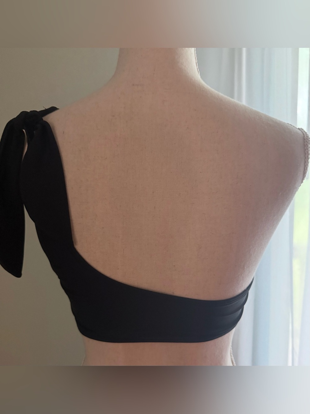 Abercrombie & Fitch One Shoulder Black Bikini Top / Size S / Barely Worn! - Picture 2 of 3
